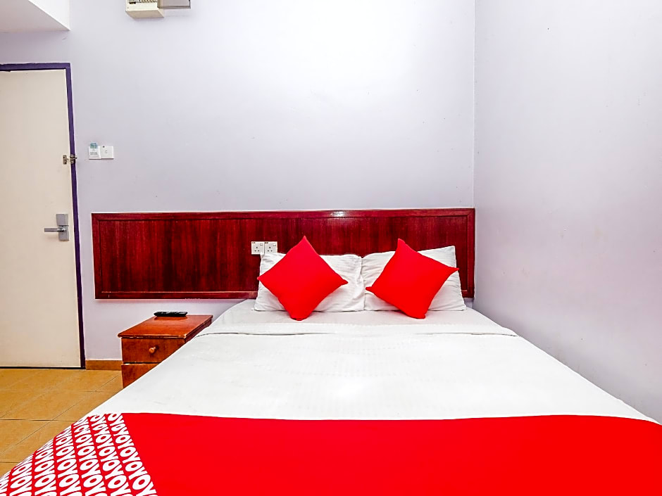 OYO 984 Kings Hotel