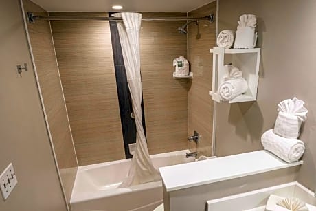 2 Queen Beds, Non-Smoking, High Speed Internet Access, Microwave And Refrigerator, Coffee Maker, Hai