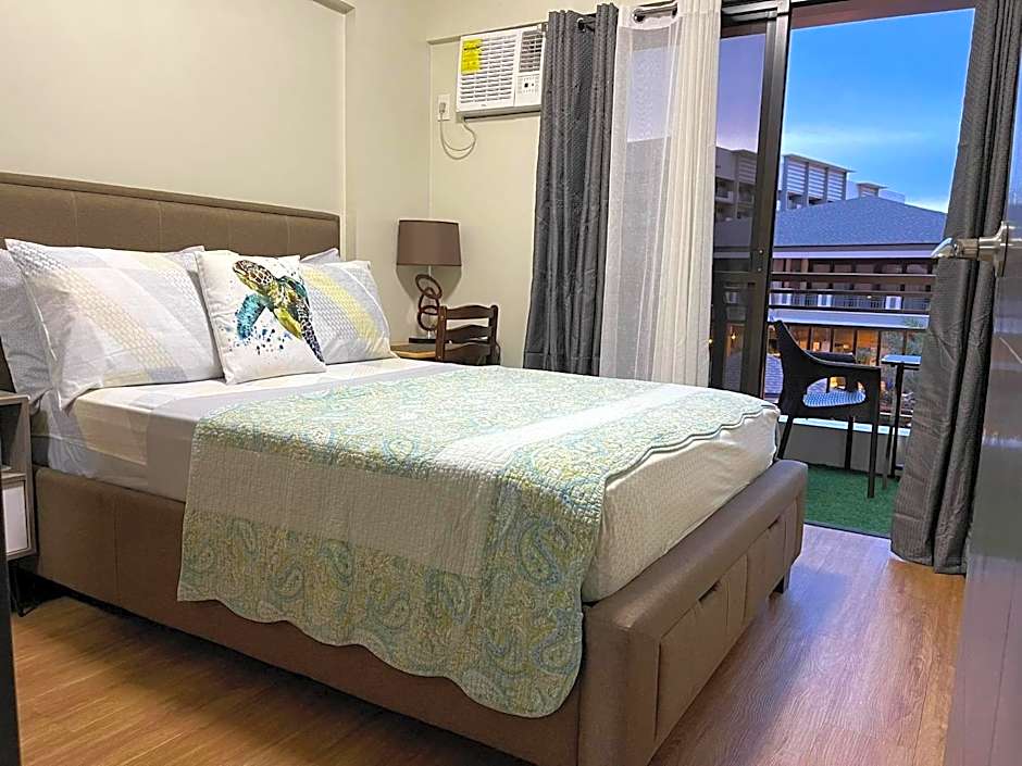 MaRoy Suites at Asteria Residences (Near NAIA with free Parking+Fiber Internet)