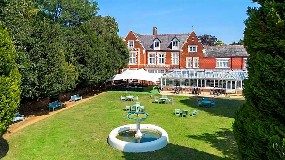 DoubleTree by Hilton St. Anne's Manor