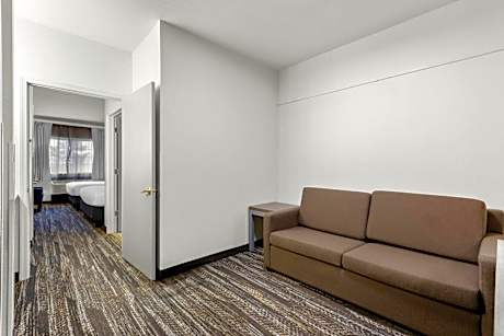 King Suite - Non-Smoking