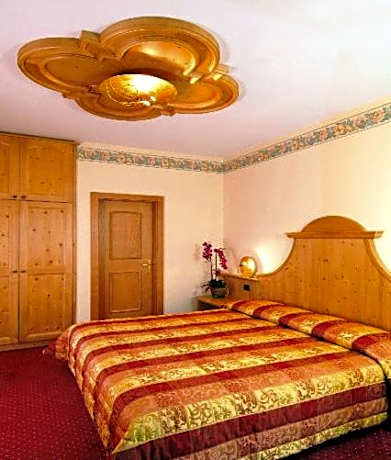 Family Room (2 Adults + 2 Children)