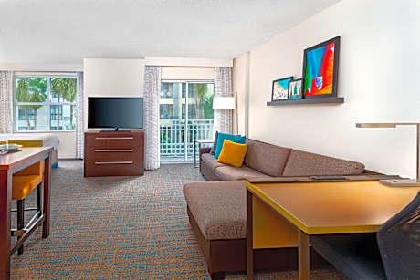 studio, 1 queen, sofa bed, balcony