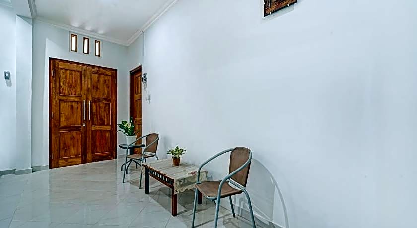 RedDoorz at Omah Candi Sari near Airport YIA