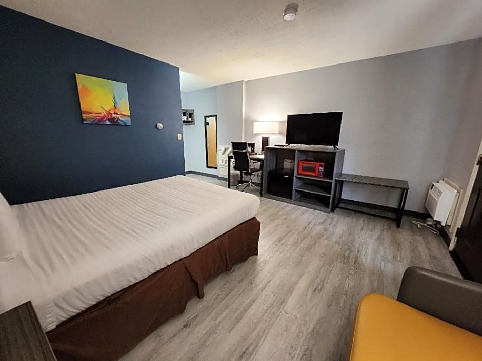 Super 8 by Wyndham Hayward WI
