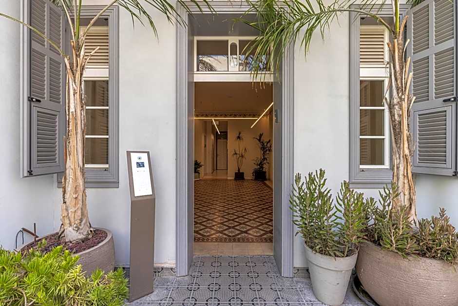 High Living Penthouse with Rooftop Pool