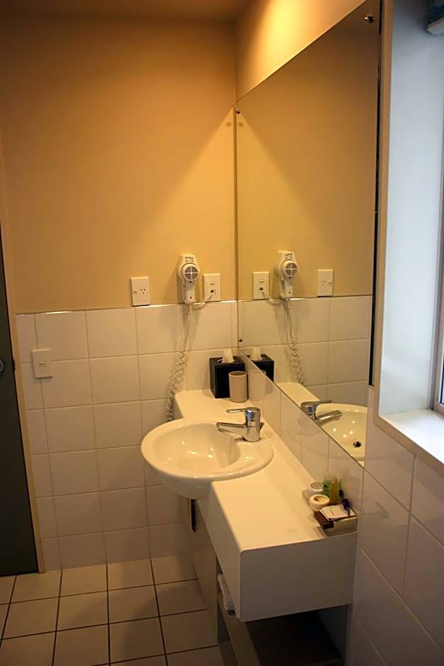 Cedar Grove Motor Lodge