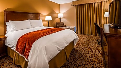 1 QUEEN BED,NOSMOKE,HI SPEED NET,COFFEMAKR,HAIR,IRON,FULL BREAKFAST