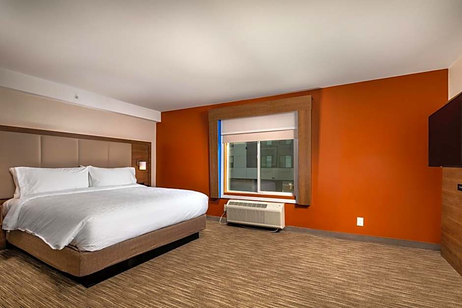 Holiday Inn Express and Suites Chatsworth By IHG