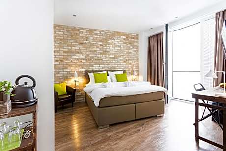 Queen Room with Hot Tub