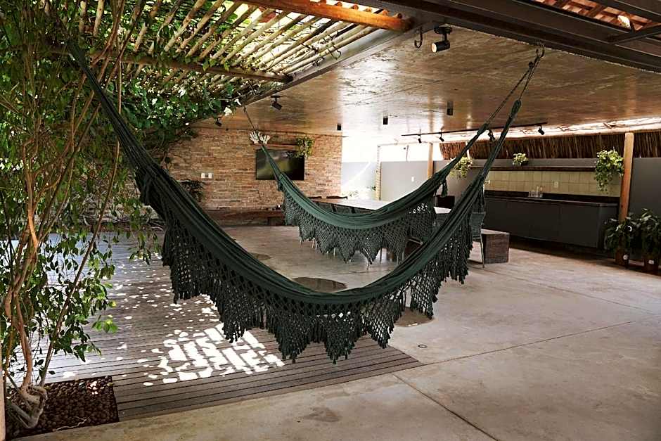 Casa com piscina aquecida, cozinheira, 30m do mar