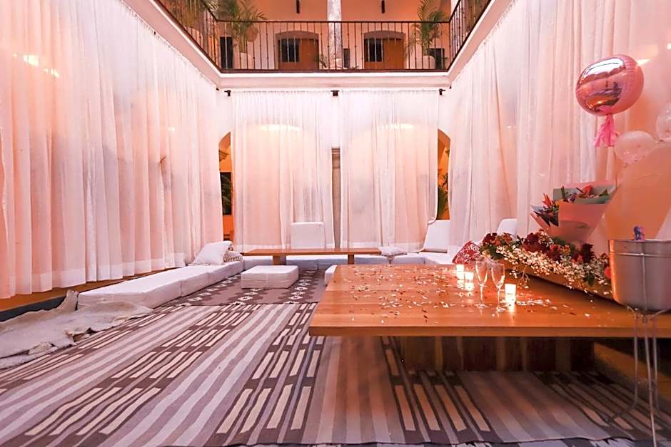 Hotel Sin Nombre