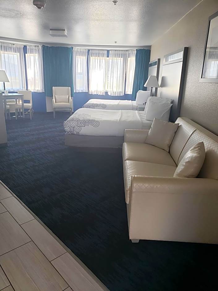 Photo 1 of 5 of 2 Queen Beds with Sofabed Suite