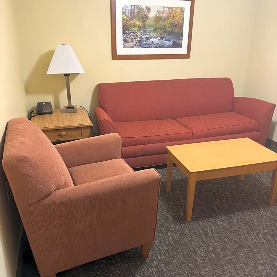 Duluth Inn & Suites Near Spirit Mountain