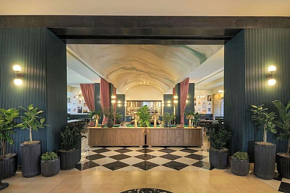 Renaissance by Marriott Las Vegas Hotel