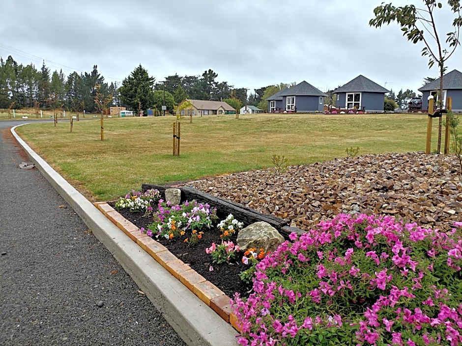 Pineacres Motel and Park