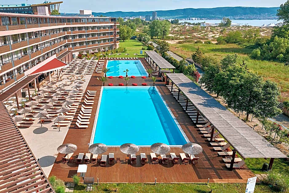 Sunny Beach Club - Adults Only #YouthfulVibes