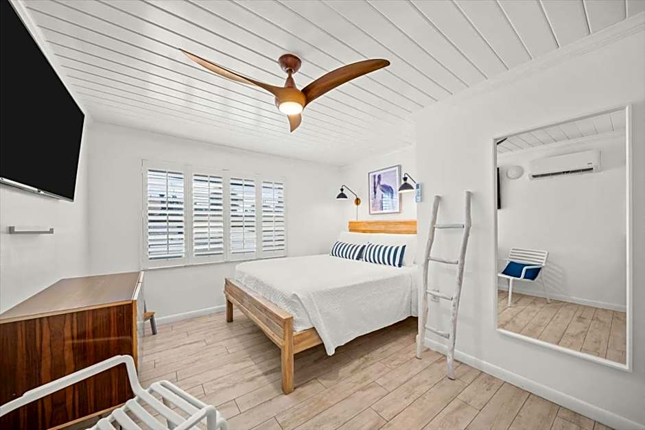 Photo 1 of 6 of 1 Queen Bed Suite