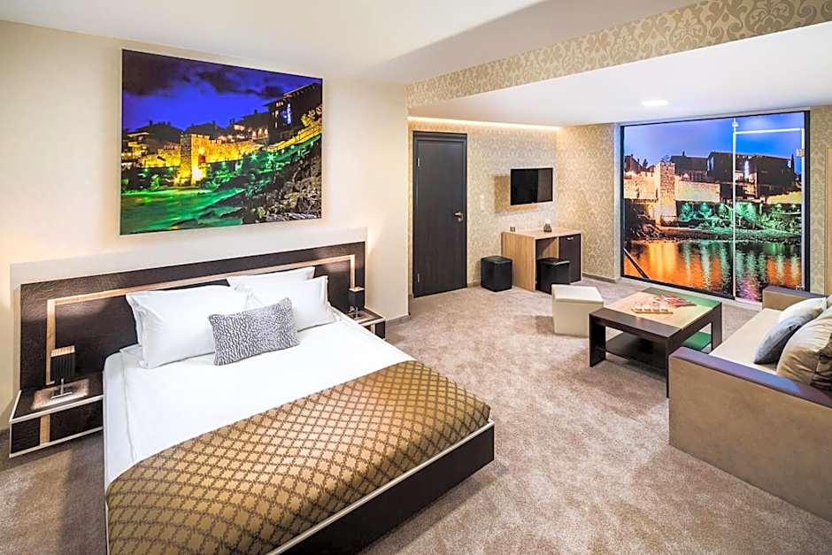 Central Point Boutique Hotel