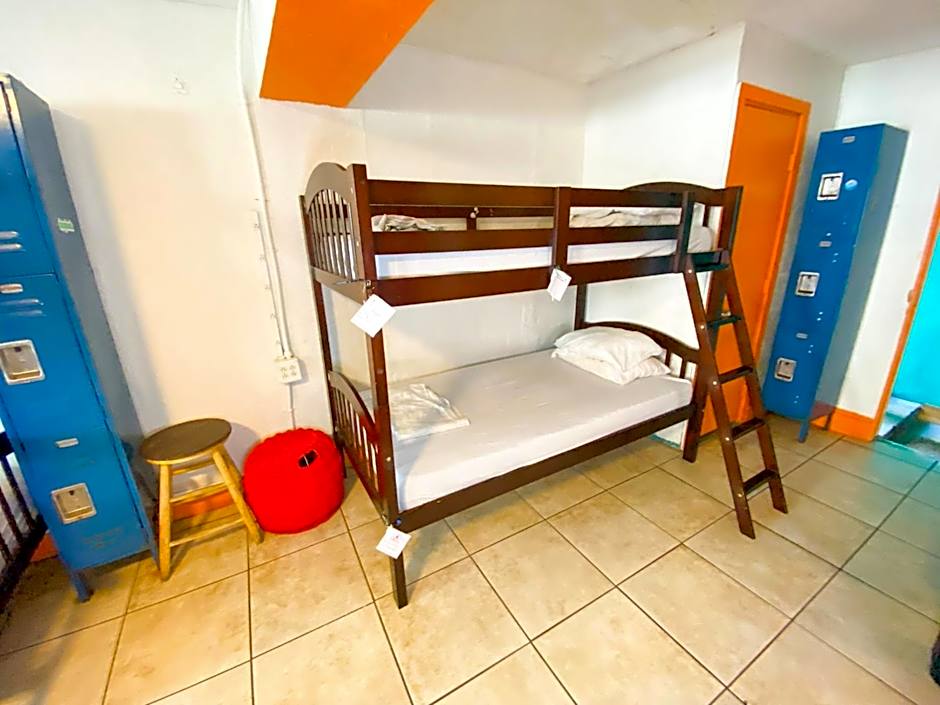 ITH Beach Bungalow Surf Hostel San Diego Adults Only