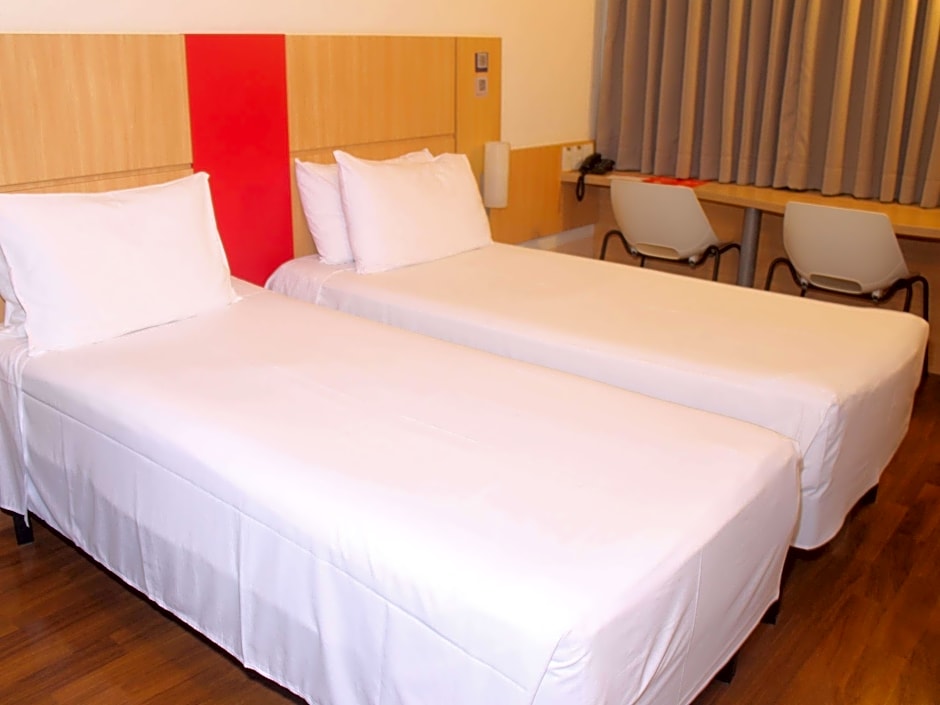 Foto 1 dari 15 — Standard 2 Twin Beds