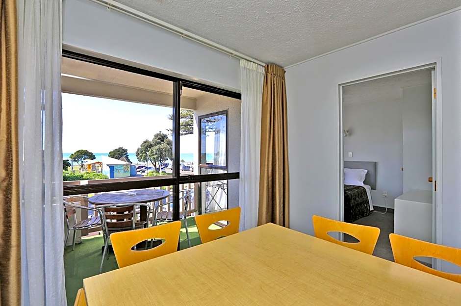 Edgewater Motor Lodge