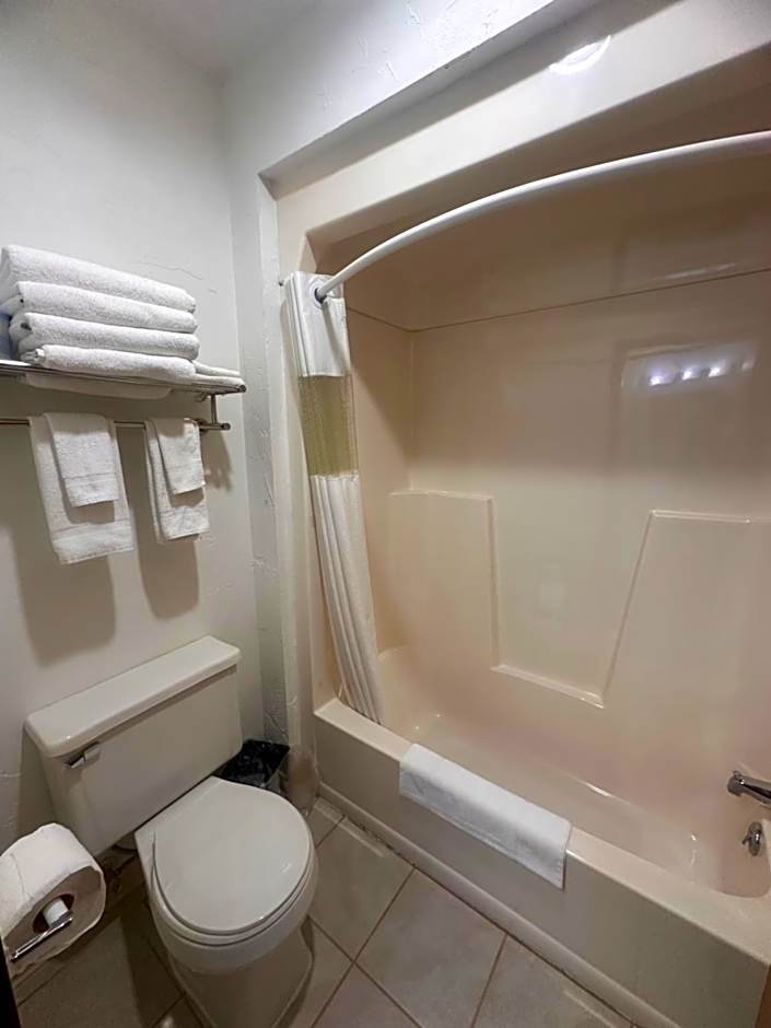 Pictured Rocks Inn and Suites