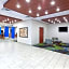 Holiday Inn Express & Suites Sealy By IHG