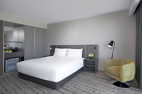 Superior Room (1 King Bed)