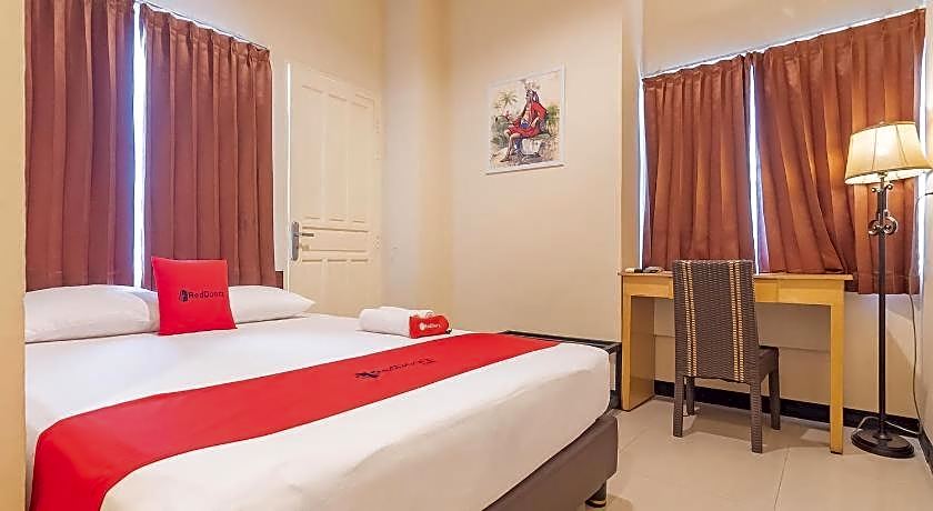 RedDoorz @ H. Agus Salim Street Pontianak