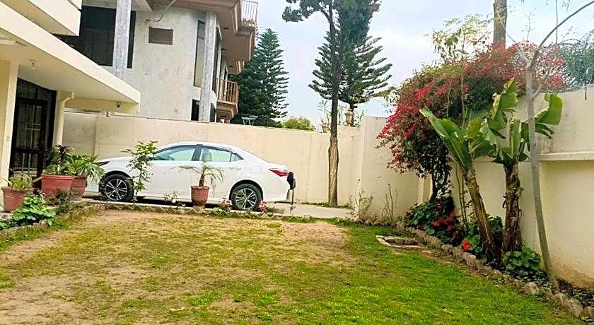 Luxury Moon Guest House – Islamabad, OH