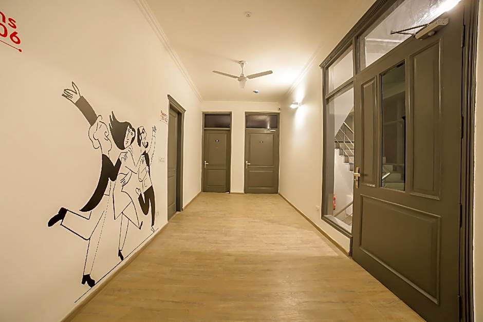 Townhouse 330 DLF Phase-2 Near Leisure Valley Park