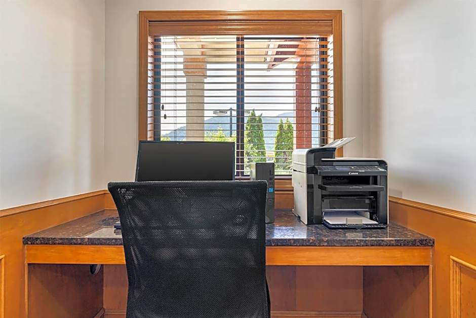 SureStay Plus Hotel By Best Western Salmon Arm