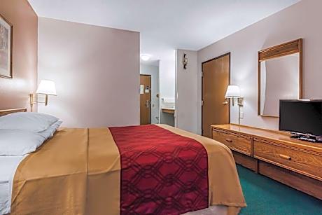 Queen Room - Accessible/Nonsmoking