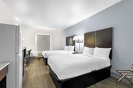 2 Double Beds Efficiency Nonsmoking