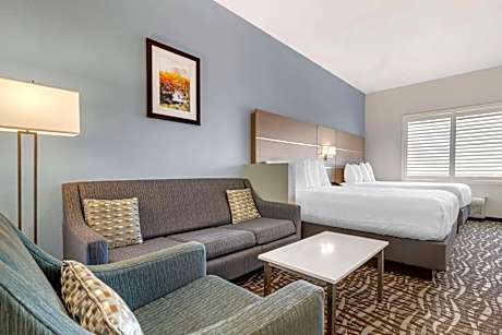 Queen Suite with Two Queen Beds and Sofa Bed - Non-Smoking