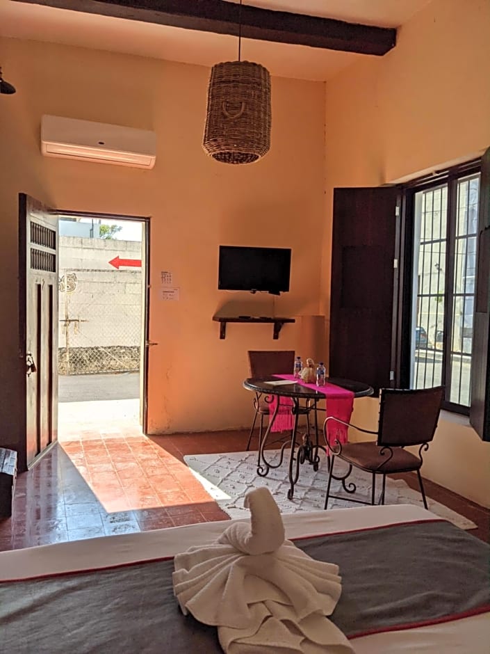 Casa Aluxes Hotel