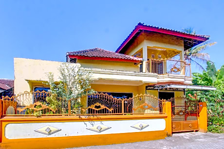 OYO Life 92846 Kost Putra Griya Eka