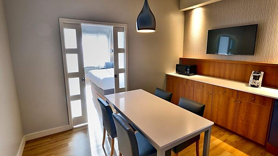 Holiday Inn Express & Suites Vaudreuil-Dorion By IHG