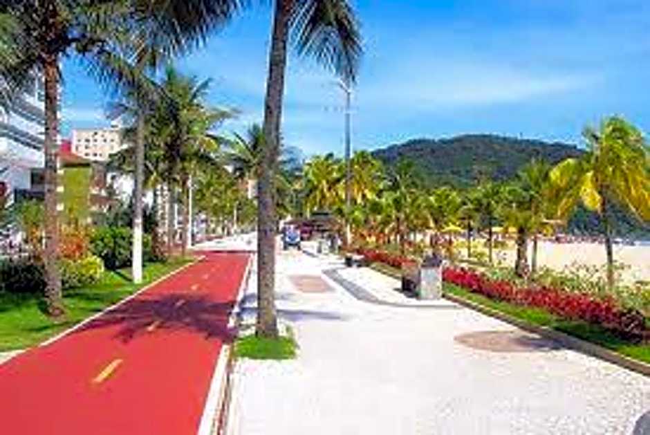 Kitnet Temporada Praia Grande SP - Completa com Wi-fi, garagem rotativa, 1 quadra da praia - no centro comercial Boqueirão