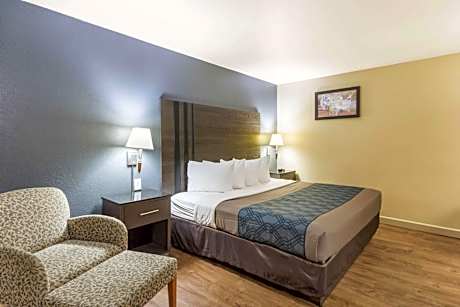 King Room with Roll-in-Shower - Accessible/Non-Smoking
