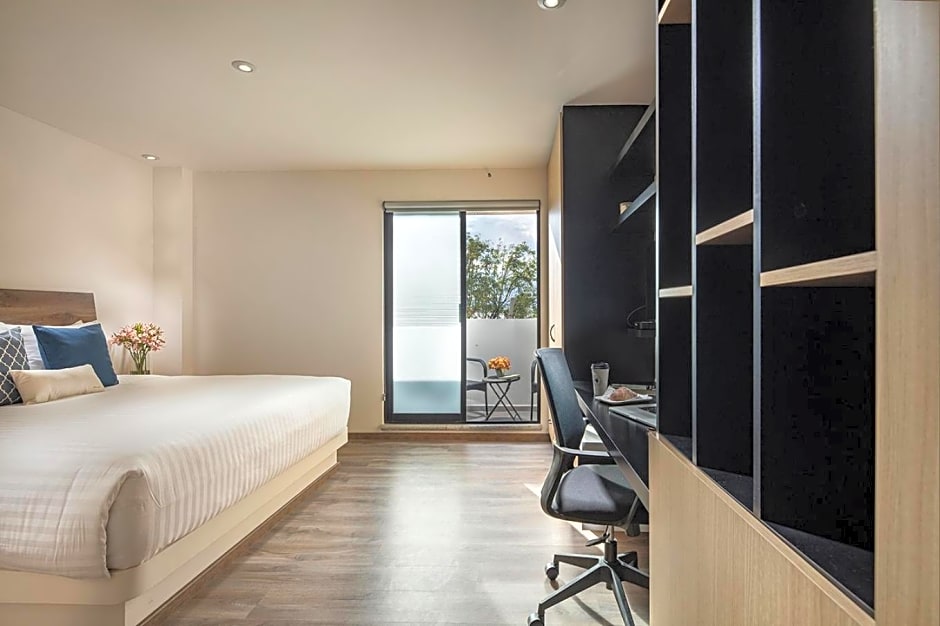 ROOM Hotel & Suites