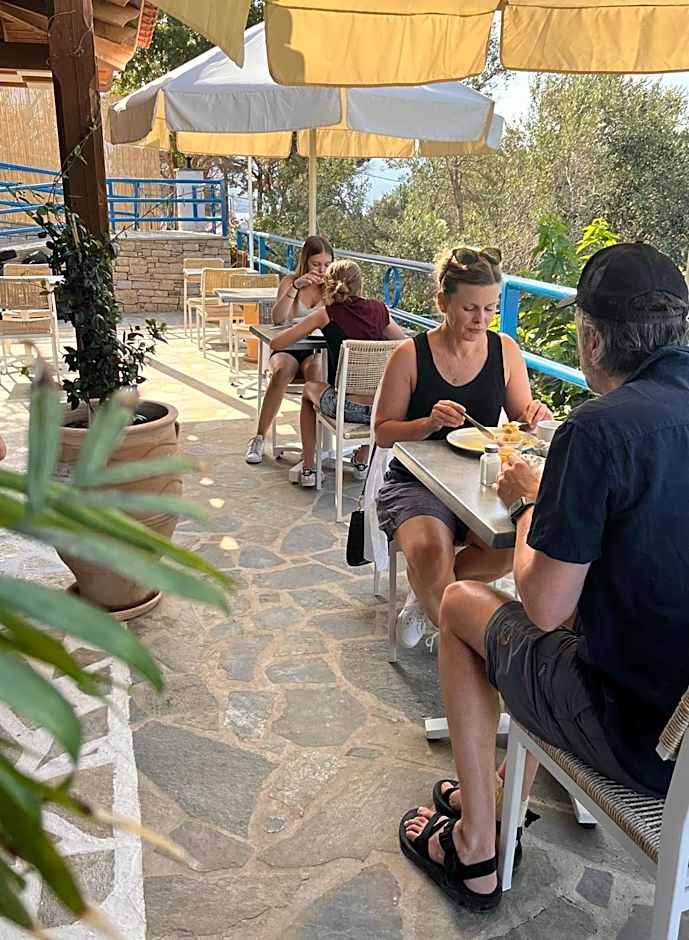 Pantheon Apartments & Studios