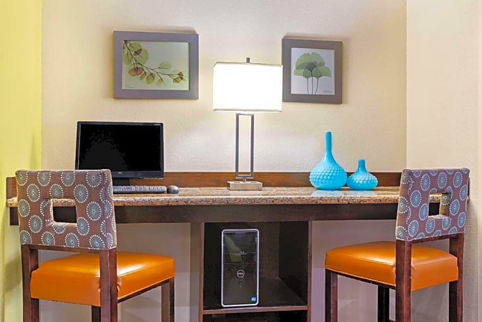 La Quinta Inn & Suites by Wyndham Tampa North