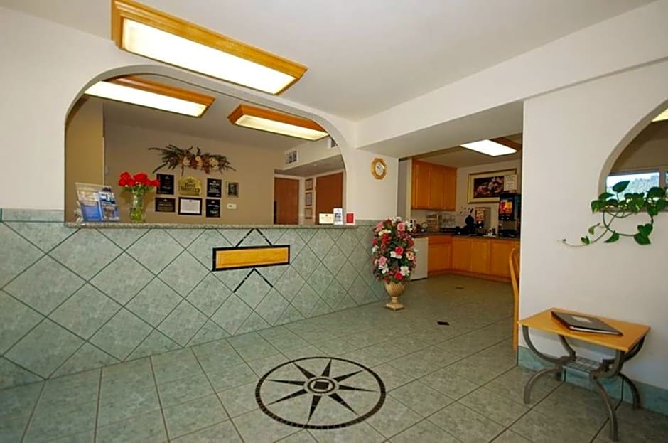 Cloverdale Wine Country Inn & Suites