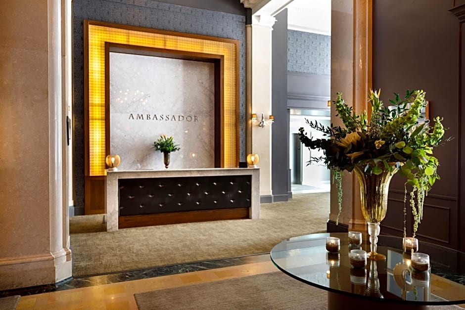 Ambassador Hotel Kansas City, Autograph Collection by Marriott