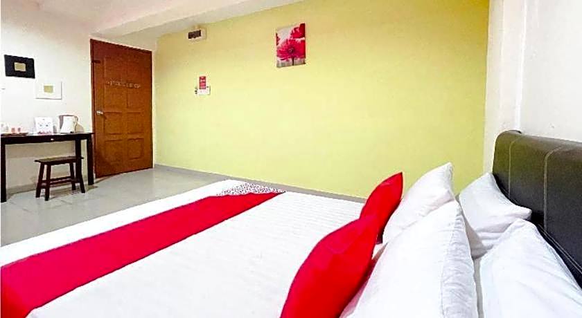 OYO 90324 Muar Station Hotel