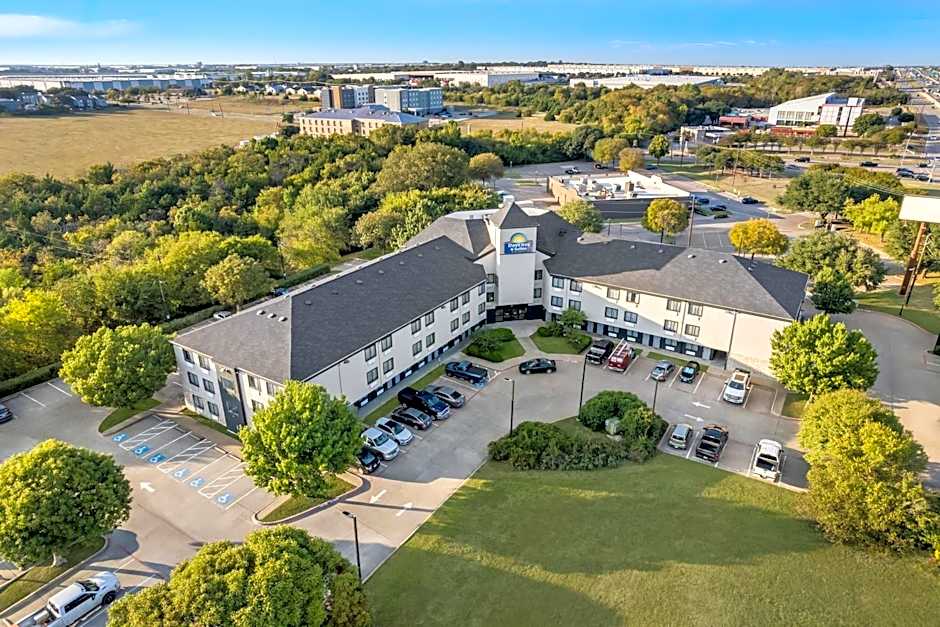Days Inn & Suites by Wyndham DeSoto