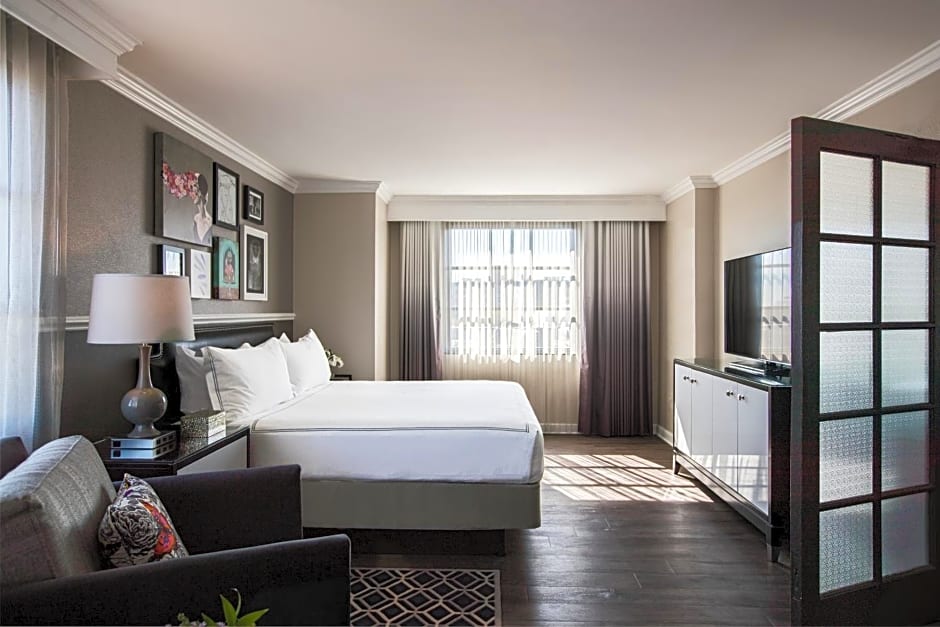 The Lindy Renaissance Charleston Hotel