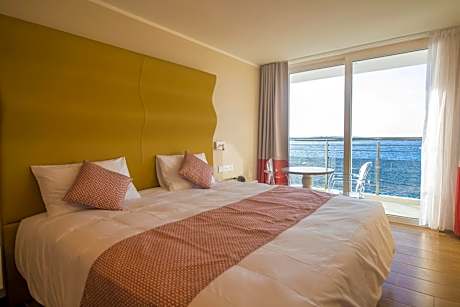 Double or Twin Room with Sea View